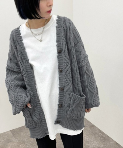 apres jour mignon(アプレジュールミニョン)の「ダメージケーブルカーデ【ZOZOTOWN限定アイテム】(カーディガン/ボレロ・レディース・パープル/ブラック/グレイッシュベージュ/アイボリー/ダークブルー・X-LARGE/フリー)」の4枚目の写真