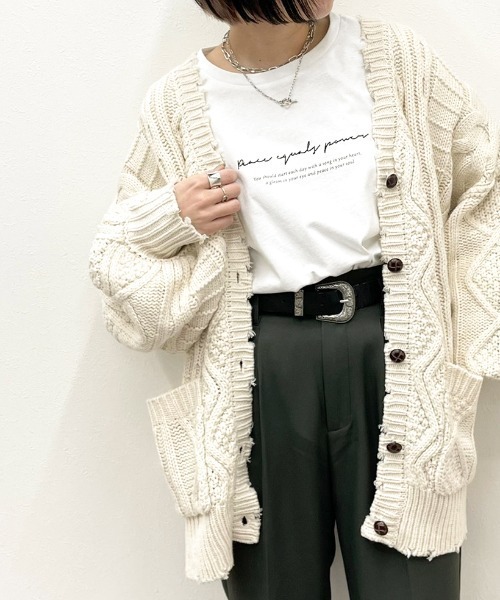 apres jour mignon(アプレジュールミニョン)の「ダメージケーブルカーデ【ZOZOTOWN限定アイテム】(カーディガン/ボレロ・レディース・パープル/ブラック/グレイッシュベージュ/アイボリー/ダークブルー・X-LARGE/フリー)」の2枚目の写真