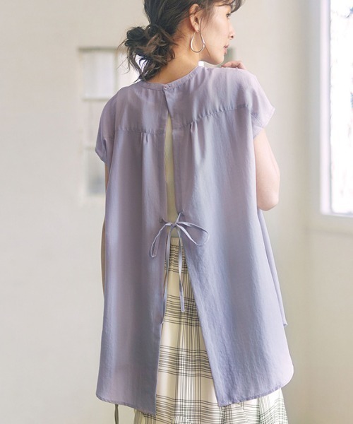 GeeRA(ジーラ)の「バックスリットリボンシャツ(シャツ/ブラウス・レディース・アイボリー/パープル/ブラック・X-LARGE/XX-LARGE/MEDIUM/LARGE)」の2枚目の写真