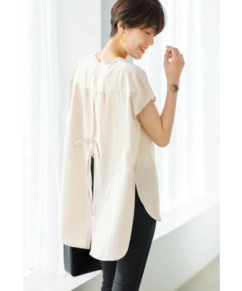 GeeRA(ジーラ)の「バックスリットリボンシャツ(シャツ/ブラウス・レディース・アイボリー/パープル/ブラック・X-LARGE/XX-LARGE/MEDIUM/LARGE)」の1枚目の写真