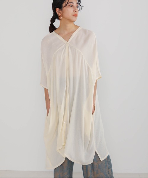 Bou Jeloud(ブージュルード)の「レーヨンクレープチュニック(シャツ/ブラウス・レディース・オフホワイト/ベージュ/ネイビー/ライトカーキ・FREE)」の1枚目の写真