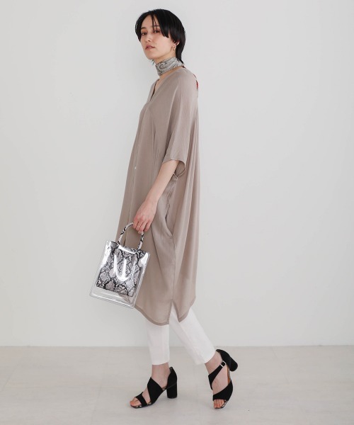 Bou Jeloud(ブージュルード)の「レーヨンクレープチュニック(シャツ/ブラウス・レディース・オフホワイト/ベージュ/ネイビー/ライトカーキ・FREE)」の8枚目の写真