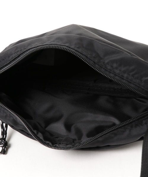 THRASHER（スラッシャー）の「撥水 ロゴ刺繍 横型 ナイロン ミニショルダーバッグ（ショルダーバッグ・メンズ・ブラック・FREE）」の2枚目の写真