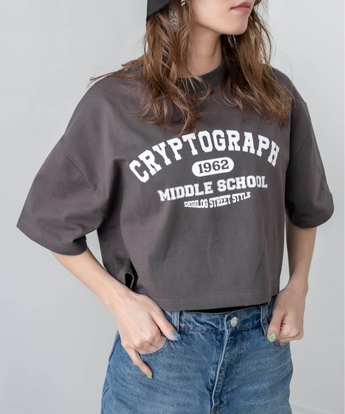 RASVOA（ラスボア）の「カレッジロゴクロップドＴシャツ（Tシャツ/カットソー・レディース・チャコールグレー/ブラック/オフホワイト/ブルー・FREE）」の5枚目の写真