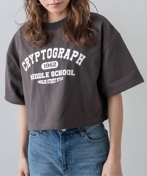 RASVOA（ラスボア）の「カレッジロゴクロップドＴシャツ（Tシャツ/カットソー・レディース・チャコールグレー/ブラック/オフホワイト/ブルー・FREE）」の18枚目の写真