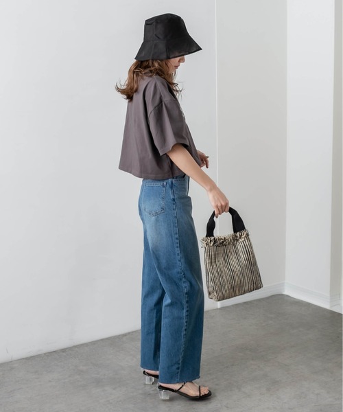 RASVOA（ラスボア）の「カレッジロゴクロップドＴシャツ（Tシャツ/カットソー・レディース・チャコールグレー/ブラック/オフホワイト/ブルー・FREE）」の6枚目の写真