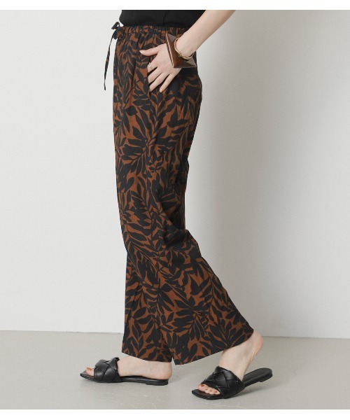 crie conforto(クリーコンフォルト)の「ロンシャンリーフプリントパンツ(スラックス・レディース・ブラック/グリーン・SMALL/MEDIUM/LARGE)」の9枚目の写真