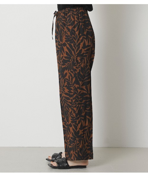 crie conforto(クリーコンフォルト)の「ロンシャンリーフプリントパンツ(スラックス・レディース・ブラック/グリーン・SMALL/MEDIUM/LARGE)」の15枚目の写真