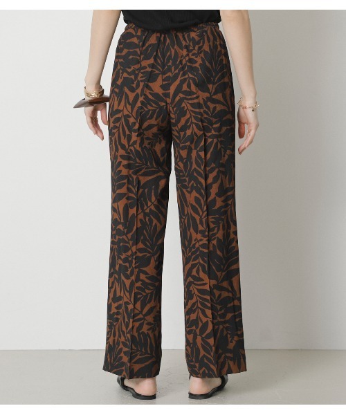 crie conforto(クリーコンフォルト)の「ロンシャンリーフプリントパンツ(スラックス・レディース・ブラック/グリーン・SMALL/MEDIUM/LARGE)」の3枚目の写真