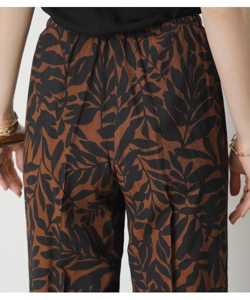 crie conforto(クリーコンフォルト)の「ロンシャンリーフプリントパンツ(スラックス・レディース・ブラック/グリーン・SMALL/MEDIUM/LARGE)」の5枚目の写真