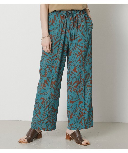 crie conforto(クリーコンフォルト)の「ロンシャンリーフプリントパンツ(スラックス・レディース・ブラック/グリーン・SMALL/MEDIUM/LARGE)」の10枚目の写真