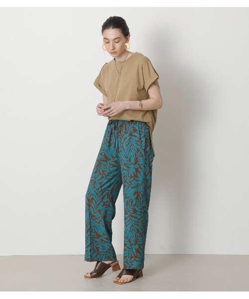 crie conforto(クリーコンフォルト)の「ロンシャンリーフプリントパンツ(スラックス・レディース・ブラック/グリーン・SMALL/MEDIUM/LARGE)」の14枚目の写真