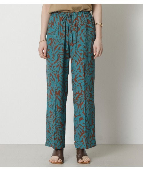 crie conforto(クリーコンフォルト)の「ロンシャンリーフプリントパンツ(スラックス・レディース・ブラック/グリーン・SMALL/MEDIUM/LARGE)」の8枚目の写真