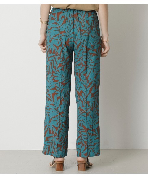 crie conforto(クリーコンフォルト)の「ロンシャンリーフプリントパンツ(スラックス・レディース・ブラック/グリーン・SMALL/MEDIUM/LARGE)」の4枚目の写真