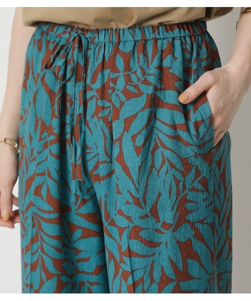 crie conforto(クリーコンフォルト)の「ロンシャンリーフプリントパンツ(スラックス・レディース・ブラック/グリーン・SMALL/MEDIUM/LARGE)」の12枚目の写真