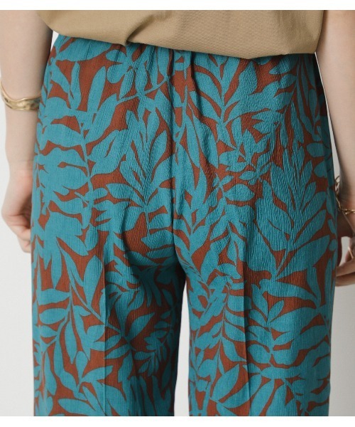 crie conforto(クリーコンフォルト)の「ロンシャンリーフプリントパンツ(スラックス・レディース・ブラック/グリーン・SMALL/MEDIUM/LARGE)」の6枚目の写真