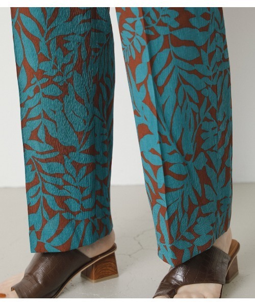 crie conforto(クリーコンフォルト)の「ロンシャンリーフプリントパンツ(スラックス・レディース・ブラック/グリーン・SMALL/MEDIUM/LARGE)」の18枚目の写真