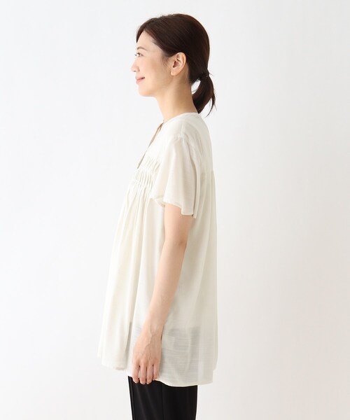 SHOO・LA・RUE(シューラルー)の「◆ひんやりスモッキング刺繍Aラインブラウス(シャツ/ブラウス・レディース・ナチュラル/ダークネイビー・02/03/04)」の4枚目の写真