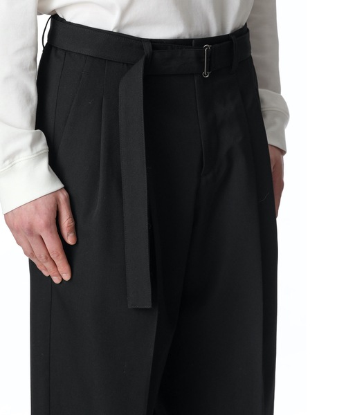 ATTACHMENT（アタッチメント）の「WOOL GABARDINE TWO PLEATS TAPERED FIT TROUSERS（スラックス・メンズ・ブラック/グレー系その他・1/2/3）」の9枚目の写真