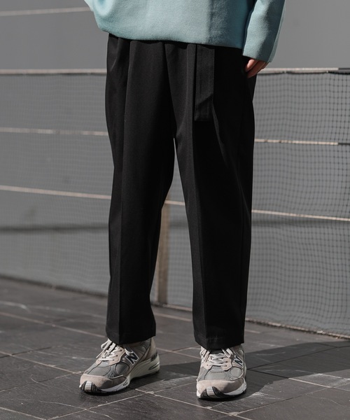ATTACHMENT（アタッチメント）の「WOOL GABARDINE TWO PLEATS TAPERED FIT TROUSERS（スラックス・メンズ・ブラック/グレー系その他・1/2/3）」の3枚目の写真