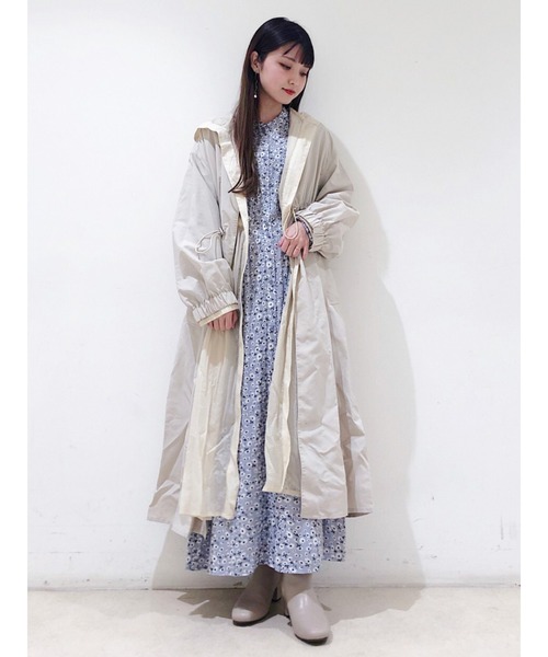 SLURR（スラ―）の「【再入荷・新色追加】シアーロング丈フードレイヤードアウター（ノーカラーコート・レディース・ベージュ/アイボリー/ライトカーキ・FREE）」の11枚目の写真