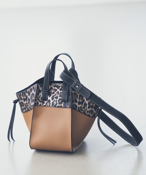 Andemiu（アンデミュウ）の「【WEB限定カラー】ノットハンドルトートミニ956742（ショルダーバッグ・レディース・ブラック/ベージュ/ブラウン/レオパード/ライトグレー/ピンク・FREE）」の6枚目の写真