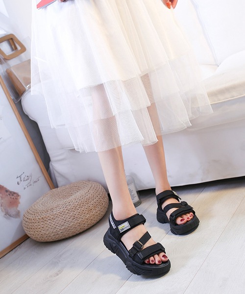 JUNOAH（ジュノア）の「リフレクター厚底スポーツサンダル（サンダル・レディース・ブラック/クリーム・40/38/39/36/37）」の12枚目の写真