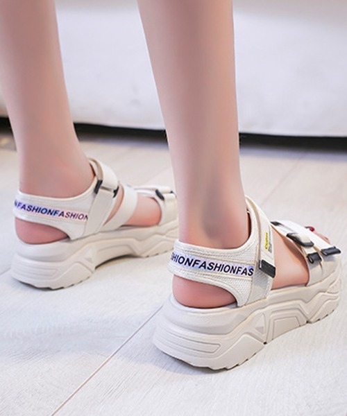 JUNOAH（ジュノア）の「リフレクター厚底スポーツサンダル（サンダル・レディース・ブラック/クリーム・40/38/39/36/37）」の15枚目の写真