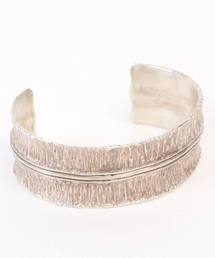 TROVE（トローヴ）の「ANTIQUE PETAL WIDE BANGLE by SHAFCA（バングル/リストバンド）」
