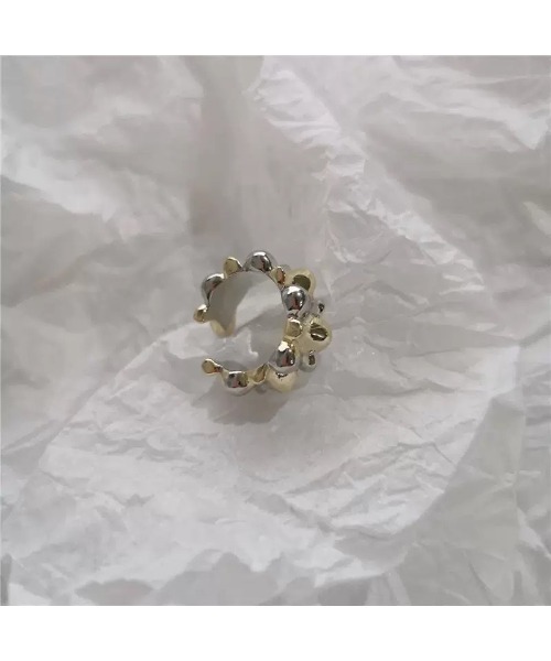 mou（モウ）の「【YNG】バイカラー変形プレートイヤーカフ(片耳用）（イヤーカフ・レディース・シルバー×ゴールド・FREE）」の3枚目の写真