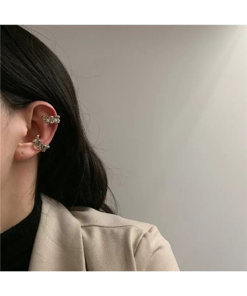 mou（モウ）の「【YNG】バイカラー変形プレートイヤーカフ(片耳用）（イヤーカフ・レディース・シルバー×ゴールド・FREE）」の7枚目の写真