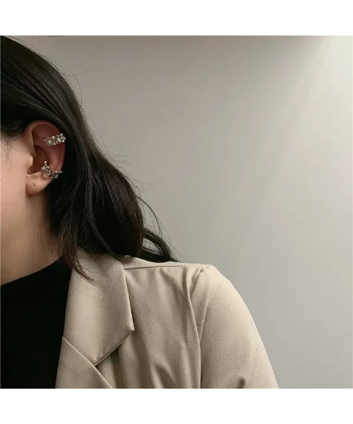 mou（モウ）の「【YNG】バイカラー変形プレートイヤーカフ(片耳用）（イヤーカフ・レディース・シルバー×ゴールド・FREE）」の9枚目の写真