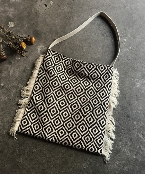 KOR（ケーオーアール）の「幾何学フリンジトートバック（トートバッグ・レディース・ホワイト×ブラック・FREE）」の10枚目の写真