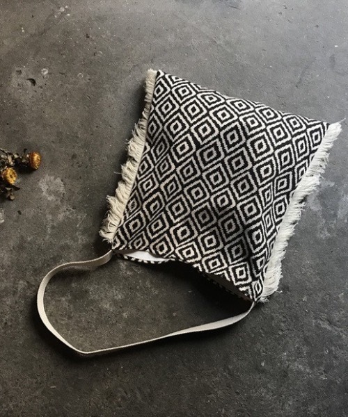 KOR（ケーオーアール）の「幾何学フリンジトートバック（トートバッグ・レディース・ホワイト×ブラック・FREE）」の3枚目の写真