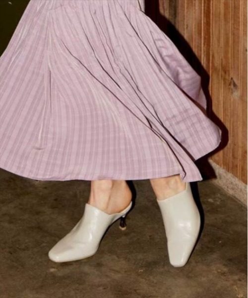 REDYAZEL（レディアゼル）の「メタリックヒールミュール（その他シューズ・レディース・ライトグレー/ブラック・SMALL/MEDIUM/LARGE）」の5枚目の写真