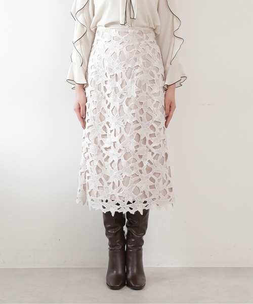 JILL by JILL STUART（ジルバイジルスチュアート）の「◇・リーフフラワーレーススカート（スカート・レディース・ホワイト/レッド/グレー・SMALL/MEDIUM）」の6枚目の写真