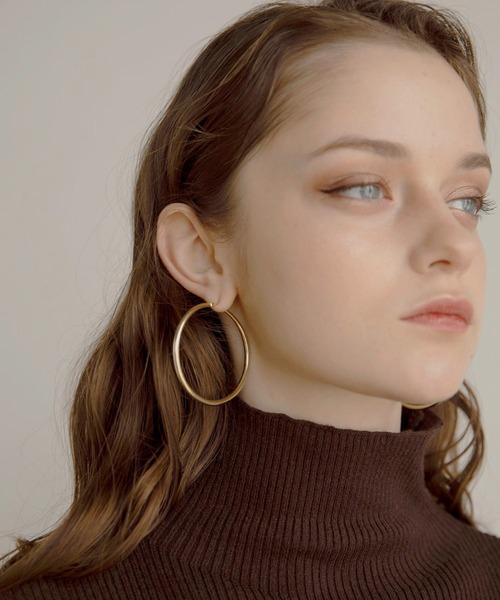 MIELI INVARIANT（ミエリインヴァリアント）の「Circle Hoop Pierce（ピアス（両耳用）・レディース・シルバー/ゴールド・FREE）」の4枚目の写真