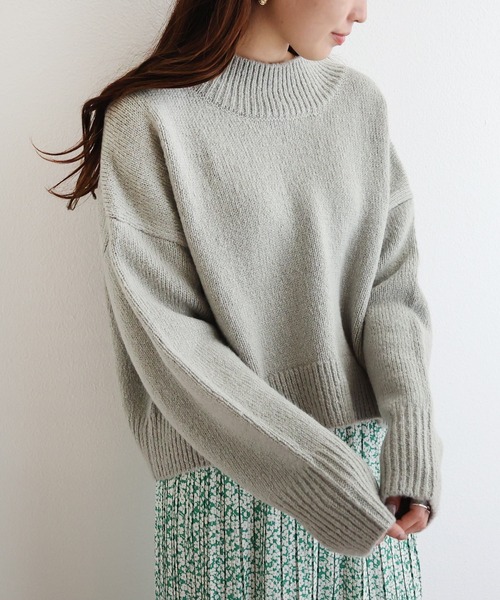 andme(アンドミー)の「天竺編み長袖バックスリットニットトップス(ニット/セーター・レディース・ブラック/アイボリー/ミント/ベージュ系その他/グレイッシュベージュ/サーモンピンク/ブルー・M)」の8枚目の写真