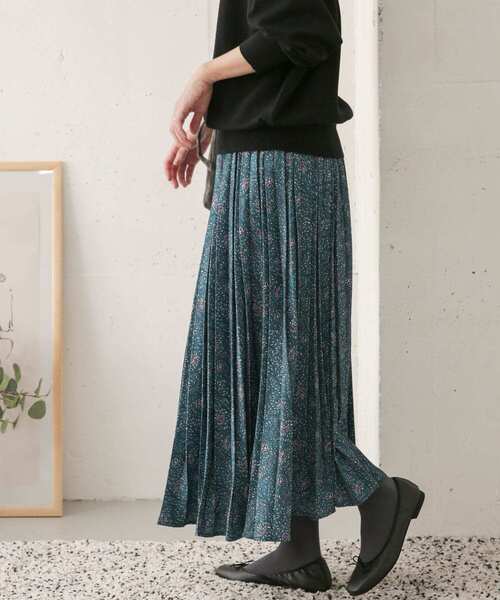 URBAN RESEARCH DOORS(アーバンリサーチドアーズ)の「フラワープリントプリーツスカート(スカート・レディース・ベージュ/グリーン・ONE)」の21枚目の写真
