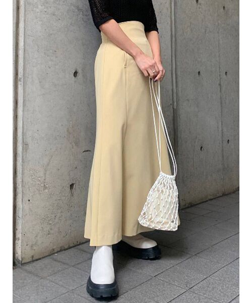 MURUA（ムルーア）の「カーブウエストマーメイドスカート（スカート・レディース・ブラック/イエロー/アイボリー・1/2）」の3枚目の写真