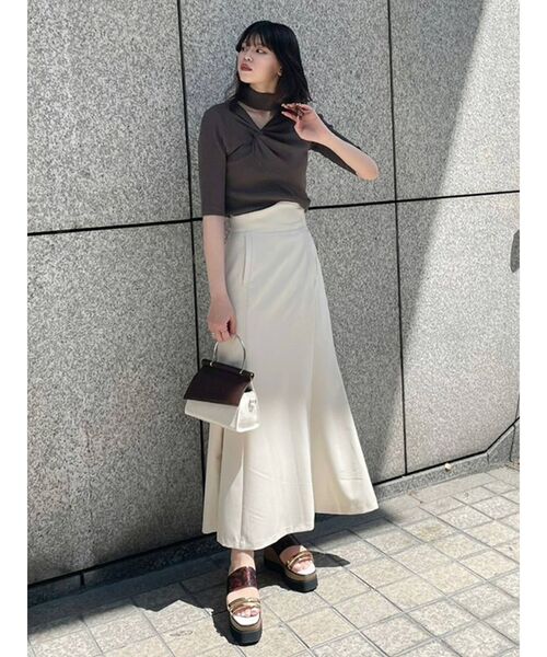 MURUA（ムルーア）の「カーブウエストマーメイドスカート（スカート・レディース・ブラック/イエロー/アイボリー・1/2）」の17枚目の写真