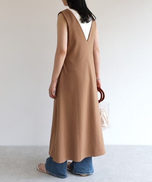 andme（アンドミー）の「きれいめポンチVネックAラインワンピース（ジャンパースカート・レディース・ブラック/ネイビー/カーキ/ライトブラウン/グレイッシュベージュ・M）」の9枚目の写真