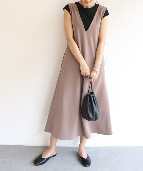 andme（アンドミー）の「きれいめポンチVネックAラインワンピース（ジャンパースカート・レディース・ブラック/ネイビー/カーキ/ライトブラウン/グレイッシュベージュ・M）」の10枚目の写真