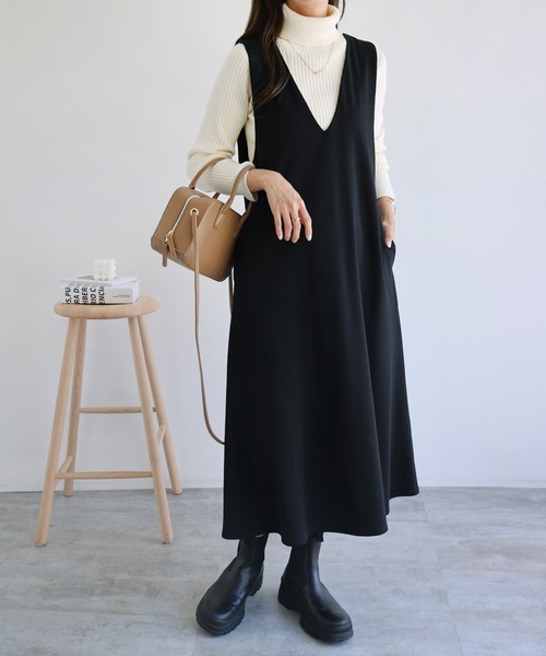 andme（アンドミー）の「きれいめポンチVネックAラインワンピース（ジャンパースカート・レディース・ブラック/ネイビー/カーキ/ライトブラウン/グレイッシュベージュ・M）」の8枚目の写真