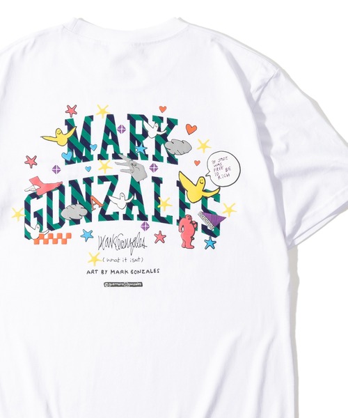 (What it isNt)ART BY MARKGONZALES(ワットイットイズント)の「【(What it isNt) ART BY MARK GONZALES/ワットイズイズント マークゴンザレス】アートデザインバックプリントTシャツ/ワンポイント/ビッグシルエット(Tシャツ/カットソー・メンズ・ライトグリーン/ブラック/ホワイト/ブルー/グレー・L/XL/M)」の2枚目の写真