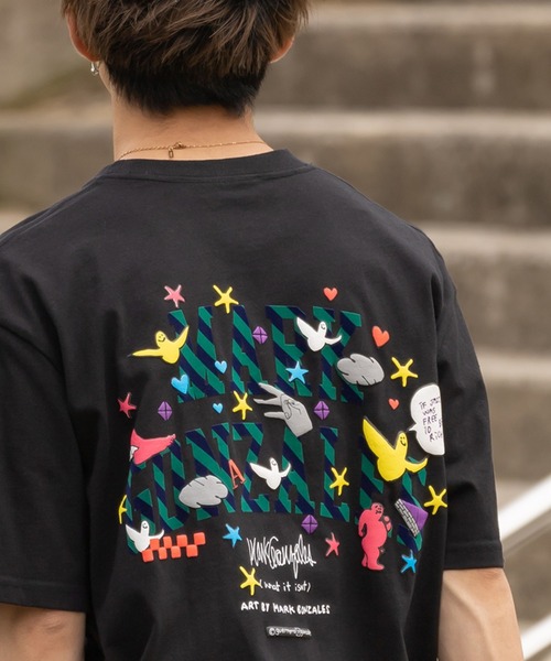 (What it isNt)ART BY MARKGONZALES(ワットイットイズント)の「【(What it isNt) ART BY MARK GONZALES/ワットイズイズント マークゴンザレス】アートデザインバックプリントTシャツ/ワンポイント/ビッグシルエット(Tシャツ/カットソー・メンズ・ライトグリーン/ブラック/ホワイト/ブルー/グレー・L/XL/M)」の3枚目の写真