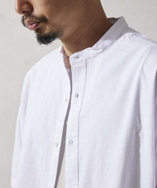 JOURNAL STANDARD relume（ジャーナルスタンダード　レリューム）の「END ON END COTTON バンドカラー半袖シャツ（シャツ/ブラウス・メンズ・ホワイト/ライトグレー/ベージュ/ブルー・MEDIUM/LARGE）」の12枚目の写真