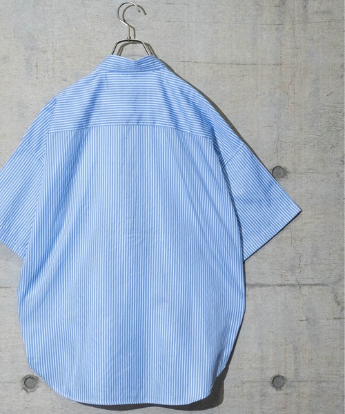 JOHN'S CLOSET（ジョンズクローゼット）の「【i】ブロードストライプワッペンビッグサイズシャツ（シャツ/ブラウス・メンズ・ブラック/サックスブルー/パープル・MEDIUM/LARGE/X-LARGE）」の4枚目の写真