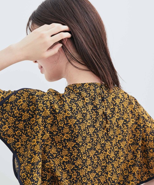 VIS（ビス）の「花柄＆無地スタンドネックパイピングスリーブブラウス（シャツ/ブラウス・レディース・ホワイト系その他/ブルー系その他/キナリ/ブラウン系その他2・FREE）」の6枚目の写真