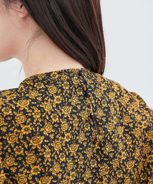 VIS（ビス）の「花柄＆無地スタンドネックパイピングスリーブブラウス（シャツ/ブラウス・レディース・ホワイト系その他/ブルー系その他/キナリ/ブラウン系その他2・FREE）」の7枚目の写真